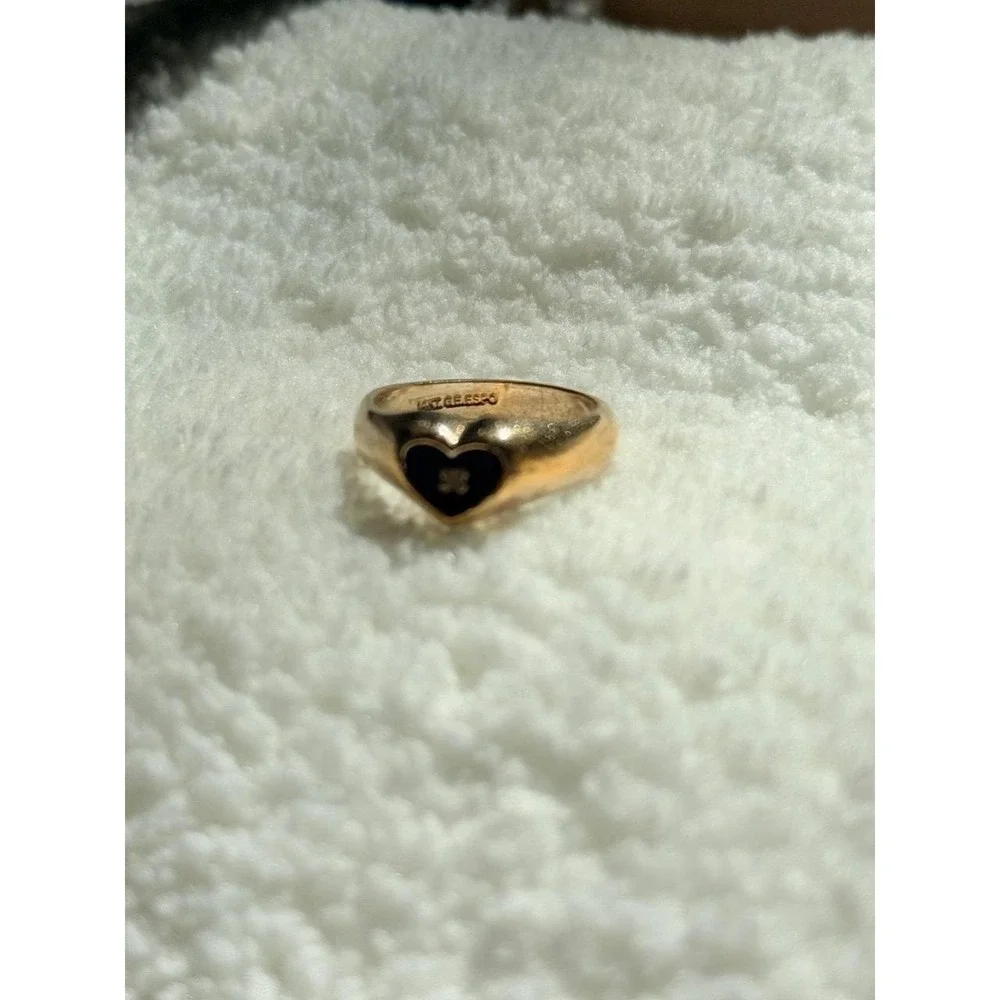 14KTGE Black Heart Ring on Gold Band with Diamond Centerpiece Size 7